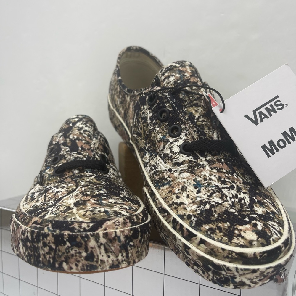 Vans WMNS Authentic Jackson Pollock Sneaker
VN0A2Z5|18K MoMA Artistic Camouflage - Picture 5 of 16